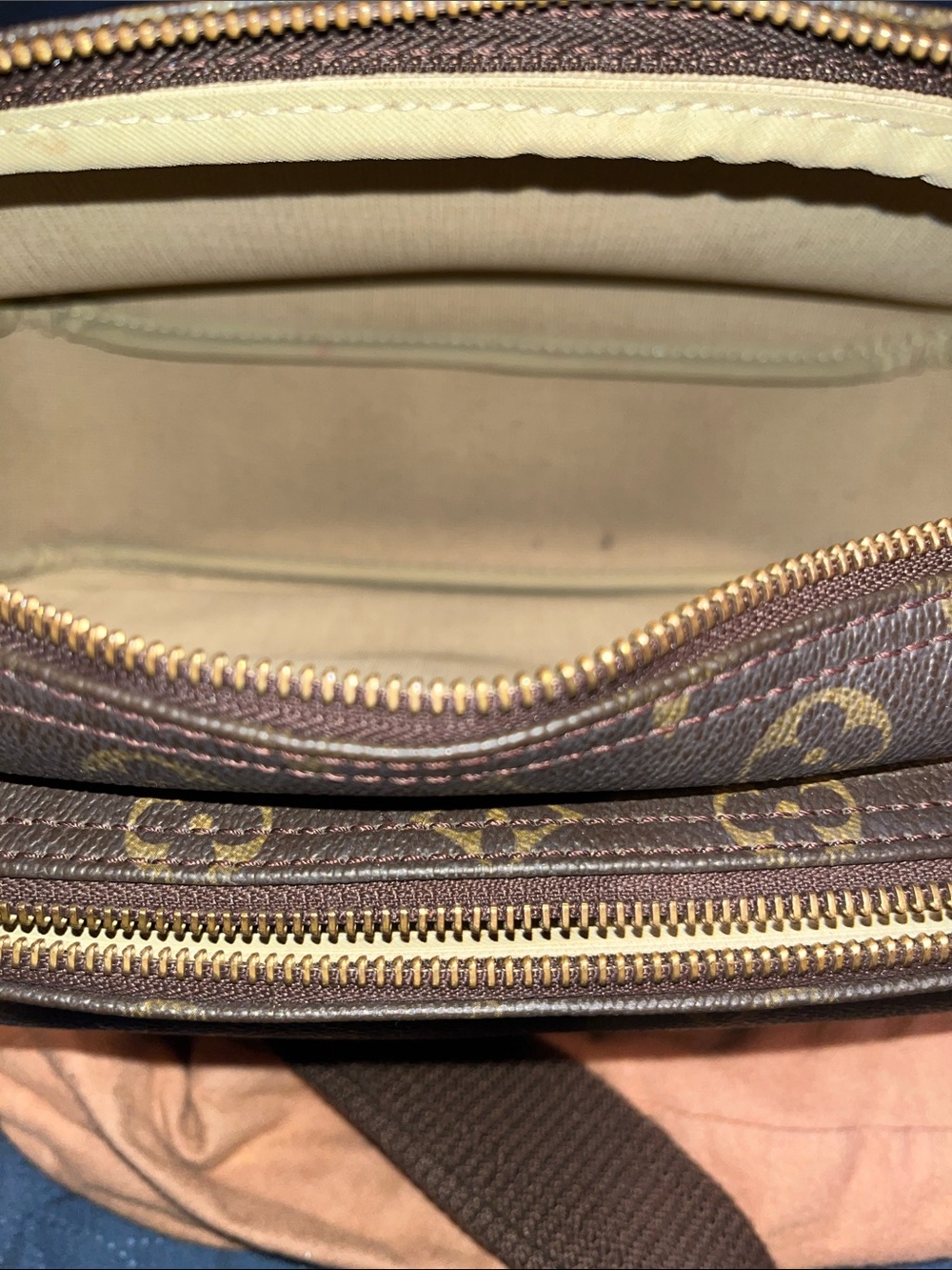 Louis Vuitton Brown Monogram Messenger Bag with Tan Trim with dust bag. - Picture 2 of 3